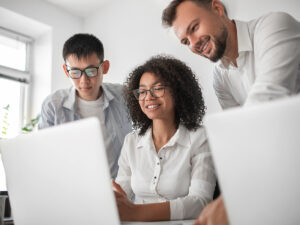 a small business owner and her employees are learning to manage business profile google