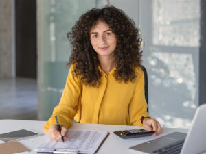 a female accountant looking into accountant marketing to gain customers for her small business