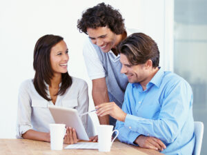 Small business owner goes over keyword ranking strategy with employees