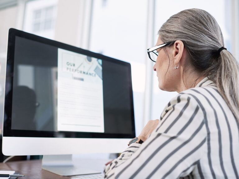 employee analyzing website bounce rate on a computer screen showing performance data